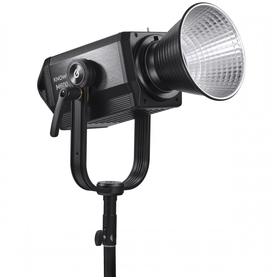 Осветитель светодиодный Godox Knowled M600Bi студийный Осветитель светодиодный Godox Knowled M600Bi студийный